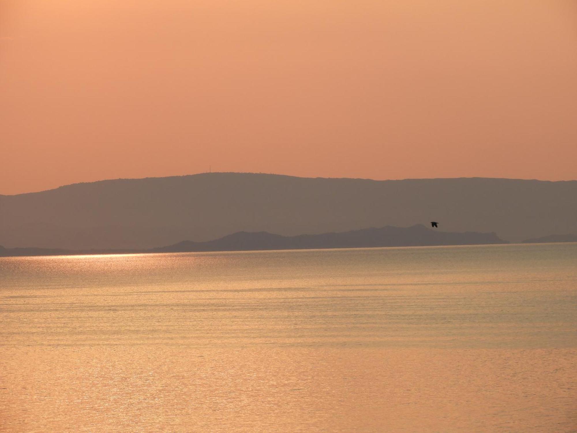 Sangue Blu Beachfront Villa Apartment Ayios Nikolaos Bagian luar foto