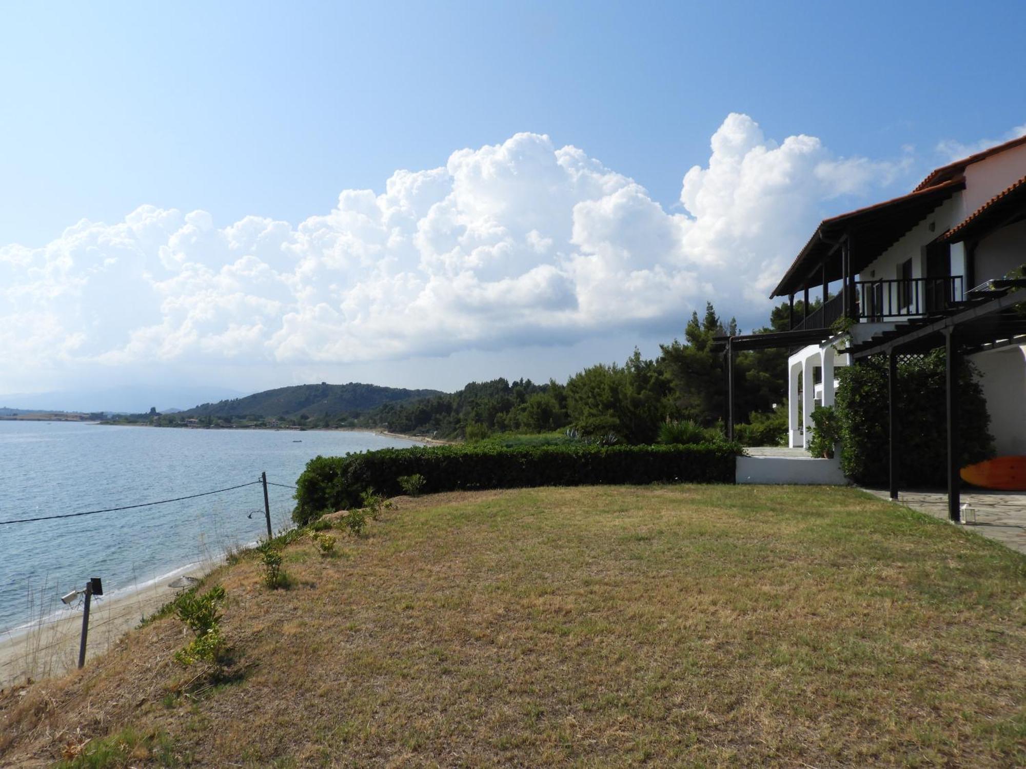Sangue Blu Beachfront Villa Apartment Ayios Nikolaos Bagian luar foto