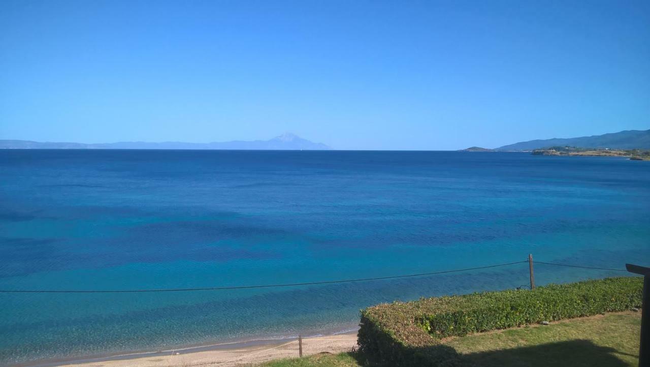 Sangue Blu Beachfront Villa Apartment Ayios Nikolaos Bagian luar foto