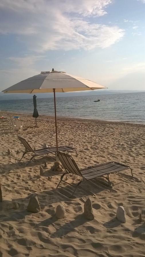 Sangue Blu Beachfront Villa Apartment Ayios Nikolaos Bagian luar foto